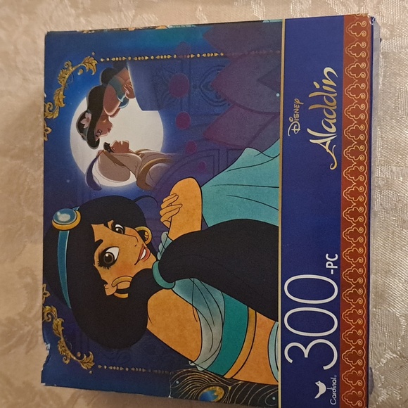 Disney 300 Piece Puzzle Jasmine Aladdin & Jasmine Aladdin Magic Towel - Picture 3 of 4